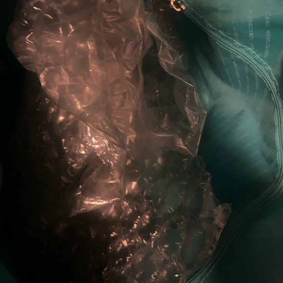 Morrocan Oil travel bag - Picture 4 of 5